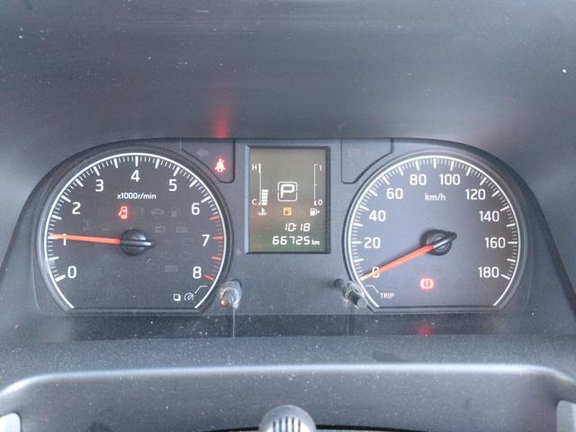 ＮＶ３５０キャラバンバン ロングＤＸ　５ドア　低床　６人乗　純正メモリーナビ　バックカメラ　Ｂｌｕｅｔｏｏｔｈ接続　純正ＥＴＣ　エマージェンシーブレーキ　純正ナビ連動ドライブレコーダー　２列目小窓　プライバシーガラス　純正フロアマット（12枚目）