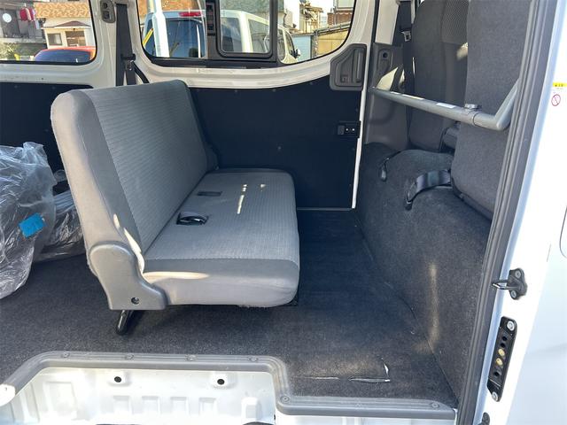 ＮＶ３５０キャラバンバン ロングＤＸ　５ドア　低床　６人乗　ＥＸパック　純正メモリーナビ　バックカメラ　Ｂｌｕｅｔｏｏｔｈ接続　ＥＴＣ２．０　純正ナビ連動ドライブレコーダー　エマージェンシーブレーキ　２列目小窓　プライバシーガラス（15枚目）