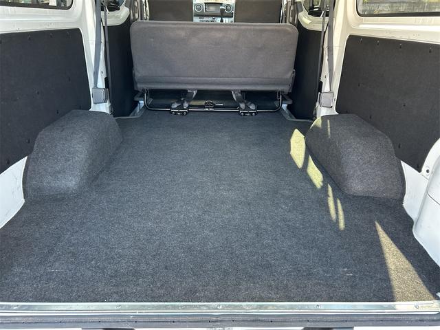 ＮＶ３５０キャラバンバン ロングＤＸ　５ドア　低床　６人乗　ＥＸパック　純正メモリーナビ　バックカメラ　Ｂｌｕｅｔｏｏｔｈ接続　ＥＴＣ２．０　純正ナビ連動ドライブレコーダー　エマージェンシーブレーキ　２列目小窓　プライバシーガラス（16枚目）