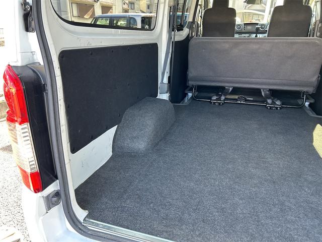 ＮＶ３５０キャラバンバン ロングＤＸ　５ドア　低床　６人乗　ＥＸパック　純正メモリーナビ　バックカメラ　Ｂｌｕｅｔｏｏｔｈ接続　ＥＴＣ２．０　純正ナビ連動ドライブレコーダー　エマージェンシーブレーキ　２列目小窓　プライバシーガラス（18枚目）