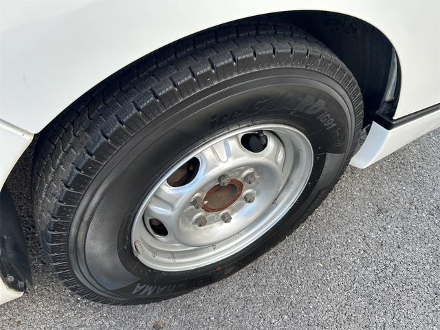 ＮＶ３５０キャラバンバン ロングＤＸ　５ドア　低床　６人乗　ＥＸパック　純正メモリーナビ　バックカメラ　Ｂｌｕｅｔｏｏｔｈ接続　ＥＴＣ２．０　純正ナビ連動ドライブレコーダー　エマージェンシーブレーキ　２列目小窓　プライバシーガラス（21枚目）