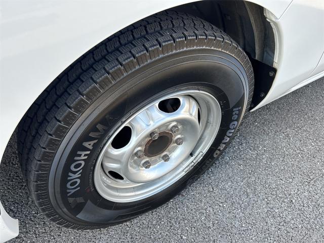 ＮＶ３５０キャラバンバン ロングＤＸ　５ドア　低床　６人乗　ＥＸパック　純正メモリーナビ　バックカメラ　Ｂｌｕｅｔｏｏｔｈ接続　ＥＴＣ２．０　純正ナビ連動ドライブレコーダー　エマージェンシーブレーキ　２列目小窓　プライバシーガラス（22枚目）