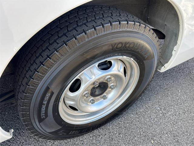 ＮＶ３５０キャラバンバン ロングＤＸ　５ドア　低床　６人乗　ＥＸパック　純正メモリーナビ　バックカメラ　Ｂｌｕｅｔｏｏｔｈ接続　ＥＴＣ２．０　純正ナビ連動ドライブレコーダー　エマージェンシーブレーキ　２列目小窓　プライバシーガラス（23枚目）