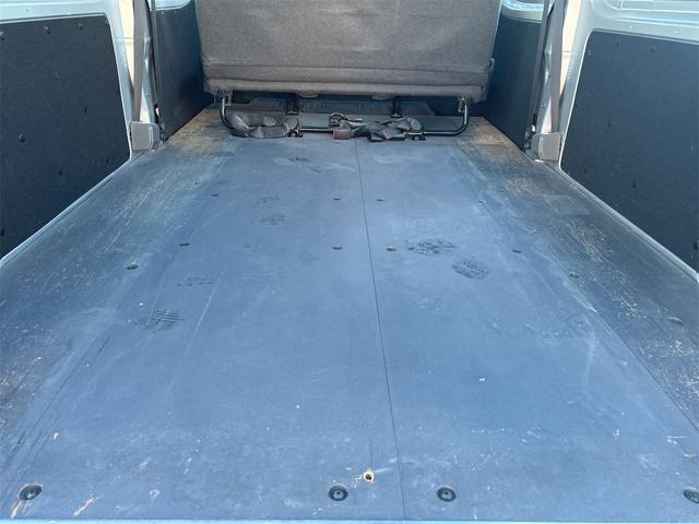 NV350キャラバンバン ロングDX 5ドア 平床 6人乗 エマージェンシーブレーキ 前後ドライブレコーダー 純正ドアバイザー 純正フロアマット 点検整備記録簿付 ワイヤレスキー スペアキー有 盗難防止装置付 ダブルエアバッグ AUX端子(12枚目)