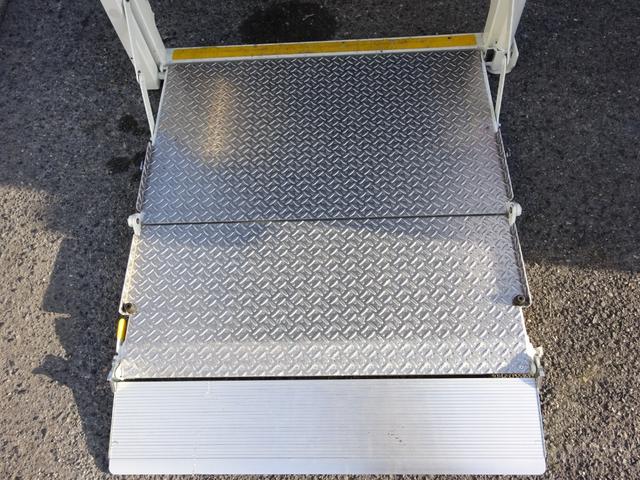 ＮＶ３５０キャラバンバン ロングＤＸターボ　５ドア　ディーゼルターボ　低床　３人乗　純正メモリーナビ　バックカメラ　Ｂｌｕｅｔｏｏｔｈ接続　フルセグ　ＥＴＣ　ＷＡＫＯスーパーリフト４００ｋｇ　エマージェンシーブレーキ　前後ドライブレコーダー（18枚目）