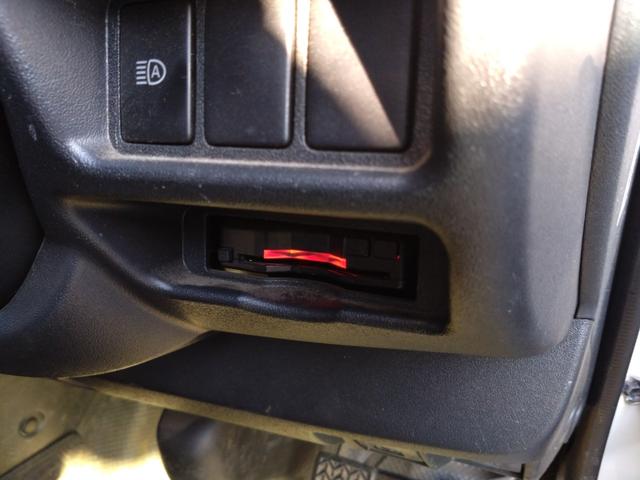 ハイエースバン ロングDX 5ドア ディーゼルターボ フルタイム4WD 低床 6人乗 メモリーナビ Bluetooth接続 ETC ドライブレコーダー トヨタセーフティセンス 純正ルーフラック 2列目小窓 プライバシーガラス(9枚目)