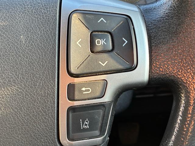 ハイエースバン ロングジャストローＤＸ　５ドア　平床　３人乗　メモリーナビ　Ｂｌｕｅｔｏｏｔｈ接続　地デジ　バックカメラ　純正ＥＴＣ　前後ドライブレコーダー　トヨタセーフティセンス　仕切カーテン　ウインドゥガード　２列目小窓　ワンオーナー（6枚目）