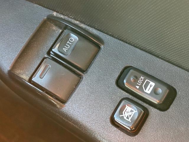 ハイエースバン ロングジャストローＤＸ　５ドア　平床　３人乗　メモリーナビ　Ｂｌｕｅｔｏｏｔｈ接続　地デジ　バックカメラ　純正ＥＴＣ　前後ドライブレコーダー　トヨタセーフティセンス　仕切カーテン　ウインドゥガード　２列目小窓　ワンオーナー（7枚目）