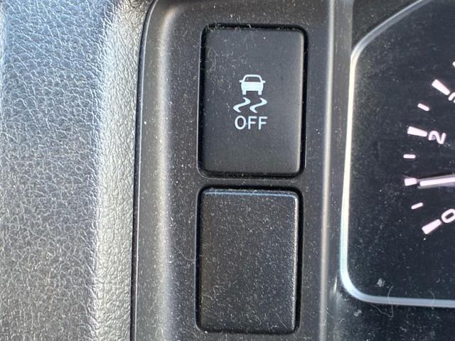 ハイエースバン ロングジャストローＤＸ　５ドア　平床　３人乗　メモリーナビ　Ｂｌｕｅｔｏｏｔｈ接続　地デジ　バックカメラ　純正ＥＴＣ　前後ドライブレコーダー　トヨタセーフティセンス　仕切カーテン　ウインドゥガード　２列目小窓　ワンオーナー（10枚目）