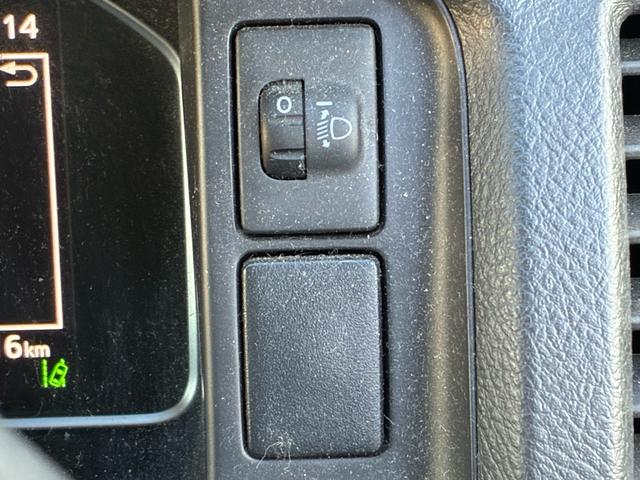 ハイエースバン ロングジャストローＤＸ　５ドア　平床　３人乗　メモリーナビ　Ｂｌｕｅｔｏｏｔｈ接続　地デジ　バックカメラ　純正ＥＴＣ　前後ドライブレコーダー　トヨタセーフティセンス　仕切カーテン　ウインドゥガード　２列目小窓　ワンオーナー（11枚目）