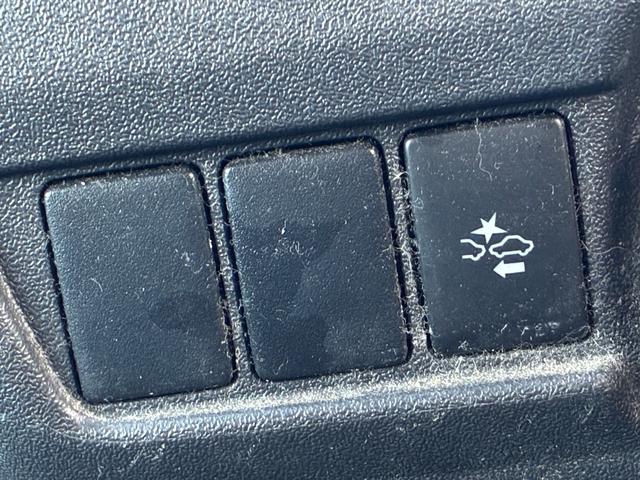 ハイエースバン ロングジャストローＤＸ　５ドア　平床　３人乗　メモリーナビ　Ｂｌｕｅｔｏｏｔｈ接続　地デジ　バックカメラ　純正ＥＴＣ　前後ドライブレコーダー　トヨタセーフティセンス　仕切カーテン　ウインドゥガード　２列目小窓　ワンオーナー（13枚目）