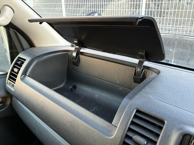 ハイエースバン ロングジャストローＤＸ　５ドア　平床　３人乗　メモリーナビ　Ｂｌｕｅｔｏｏｔｈ接続　地デジ　バックカメラ　純正ＥＴＣ　前後ドライブレコーダー　トヨタセーフティセンス　仕切カーテン　ウインドゥガード　２列目小窓　ワンオーナー（15枚目）