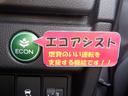 １３Ｇ　４ＷＤ　メモリーナビ　地上デジタルテレビ　ＣＤ再生　ＤＶＤ再生　ＥＴＣ　バックカメラ　横滑り防止装置付　クリアランスソナー　ドアバイザー　ワイヤレスキー(27枚目)