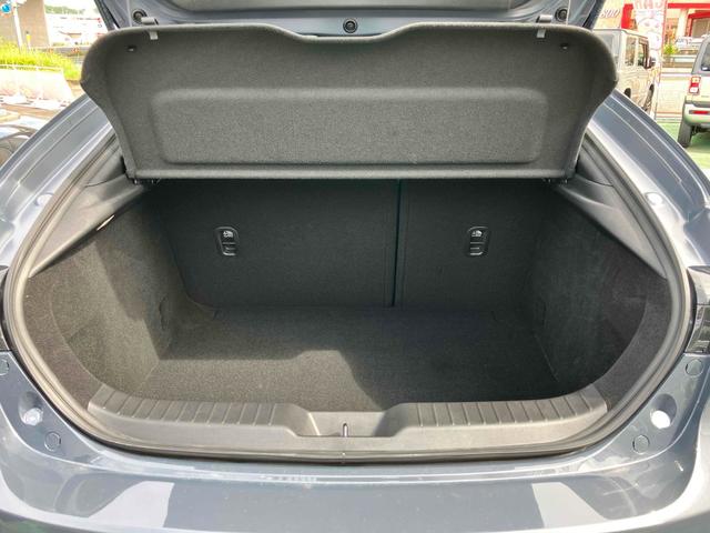 ＭＡＺＤＡ３ファストバック ２０Ｓ　ブラックトーンエディション　全周囲カメラ　クリアランスソナー　アダプティブクルーズコントロール　レーンアシスト　衝突被害軽減システム　アルミホイール　オートマチックハイビーム　オートライト　ＬＥＤヘッドランプ　パワーシート（18枚目）
