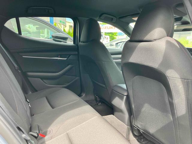 ＭＡＺＤＡ３ファストバック ２０Ｓ　ブラックトーンエディション　全周囲カメラ　クリアランスソナー　アダプティブクルーズコントロール　レーンアシスト　衝突被害軽減システム　アルミホイール　オートマチックハイビーム　オートライト　ＬＥＤヘッドランプ　パワーシート（37枚目）