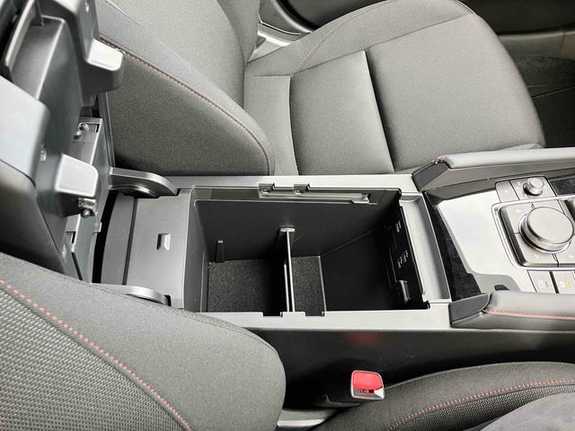 ＭＡＺＤＡ３ファストバック ２０Ｓ　ブラックトーンエディション　全周囲カメラ　クリアランスソナー　アダプティブクルーズコントロール　レーンアシスト　衝突被害軽減システム　アルミホイール　オートマチックハイビーム　オートライト　ＬＥＤヘッドランプ　パワーシート（50枚目）