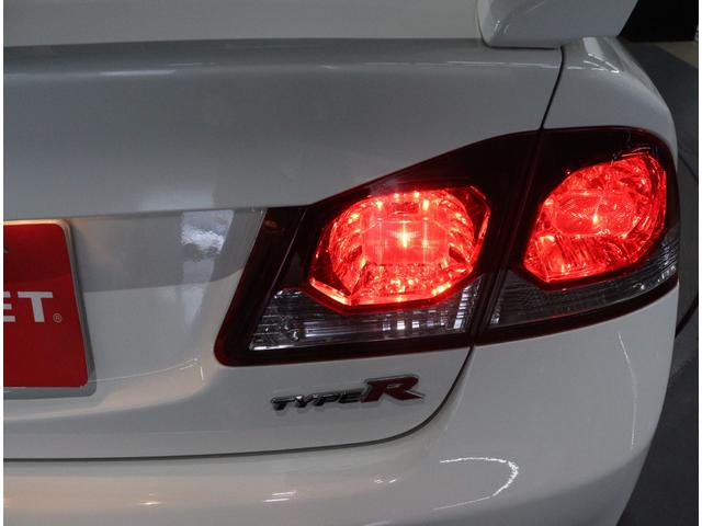 シビック タイプＲ　後期型　同色全塗装　ルーフ内張張替済　無限フロントアンダースポイラー／サイドスポイラー　アルミシフトノブ　１８インチＡＷ　クスコ車高調　Ｊ’ｓレーシングＣＰ書換　ＥＧプッシュスタート（19枚目）