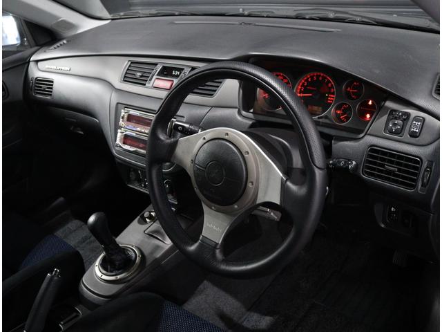 ランサー ＧＳＲエボリューションＶＩＩ　当店お客様直接買取　ワンオーナー　フルノーマル　純正レカロセミバケットシート／ブレンボブレーキキャリパー／１７インチＡＷ／ＭＯＭＯステアリング　ＨＩＤヘッドライト　リヤスポイラー（5枚目）