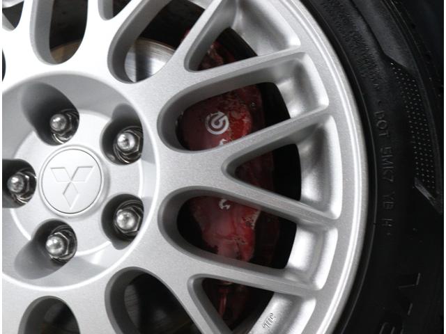 ランサー ＧＳＲエボリューションＶＩＩ　当店お客様直接買取　ワンオーナー　フルノーマル　純正レカロセミバケットシート／ブレンボブレーキキャリパー／１７インチＡＷ／ＭＯＭＯステアリング　ＨＩＤヘッドライト　リヤスポイラー（22枚目）