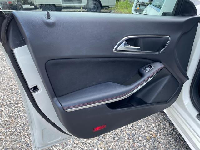 ＣＬＡクラス ＣＬＡ１８０　ＡＭＧライン　ターボ　ＴＶナビ　Ｂカメラ　１９アルミ　ＨＩＤ（13枚目）