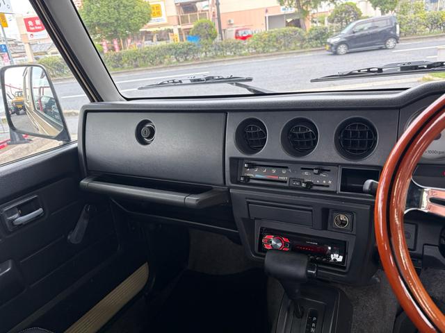 ジムニー ワイルドウインド　４ＷＤ　オールペイント　ウッドハンドル　シートカバー　スペアタイヤカバー　前後ステンレスパンパー　ホワイトホイール　ＭＴタイヤ　ＥＴＣ　ＣＤデッキ（3枚目）