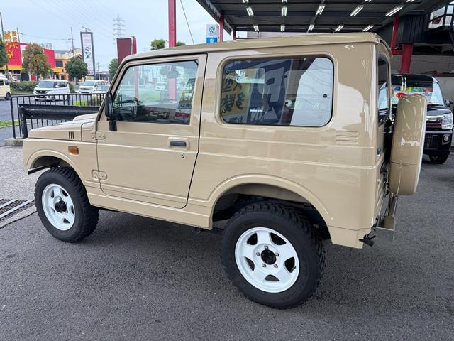 ジムニー ワイルドウインド　４ＷＤ　オールペイント　ウッドハンドル　シートカバー　スペアタイヤカバー　前後ステンレスパンパー　ホワイトホイール　ＭＴタイヤ　ＥＴＣ　ＣＤデッキ（7枚目）