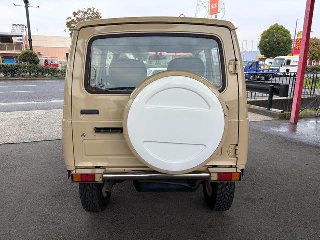 ジムニー ワイルドウインド　４ＷＤ　オールペイント　ウッドハンドル　シートカバー　スペアタイヤカバー　前後ステンレスパンパー　ホワイトホイール　ＭＴタイヤ　ＥＴＣ　ＣＤデッキ（9枚目）