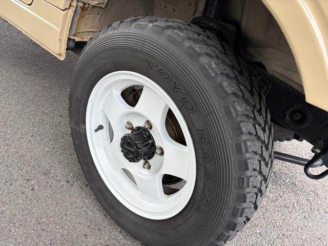 ジムニー ワイルドウインド　４ＷＤ　オールペイント　ウッドハンドル　シートカバー　スペアタイヤカバー　前後ステンレスパンパー　ホワイトホイール　ＭＴタイヤ　ＥＴＣ　ＣＤデッキ（16枚目）