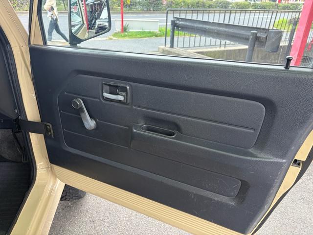 ジムニー ワイルドウインド　４ＷＤ　オールペイント　ウッドハンドル　シートカバー　スペアタイヤカバー　前後ステンレスパンパー　ホワイトホイール　ＭＴタイヤ　ＥＴＣ　ＣＤデッキ（24枚目）