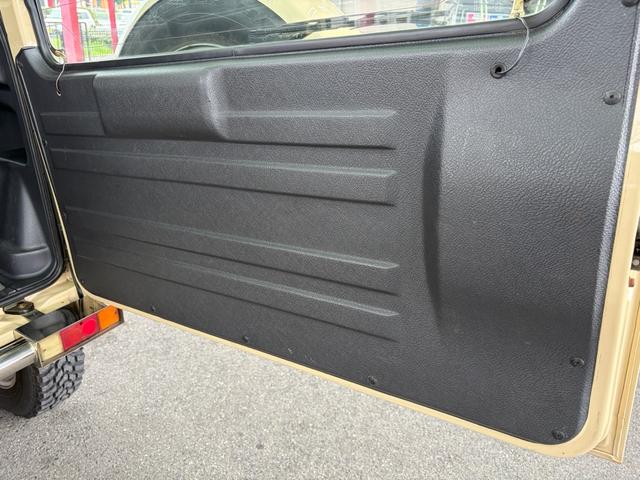 ジムニー ワイルドウインド　４ＷＤ　オールペイント　ウッドハンドル　シートカバー　スペアタイヤカバー　前後ステンレスパンパー　ホワイトホイール　ＭＴタイヤ　ＥＴＣ　ＣＤデッキ（26枚目）