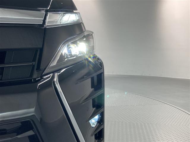 ヴォクシー ハイブリッドＺＳ　煌ＩＩＩ　フルセグ　メモリーナビ　ＤＶＤ再生　ミュージックプレイヤー接続可　後席モニター　バックカメラ　衝突被害軽減システム　ＥＴＣ　両側電動スライド　ＬＥＤヘッドランプ　乗車定員７人　３列シート　ワンオーナー（33枚目）