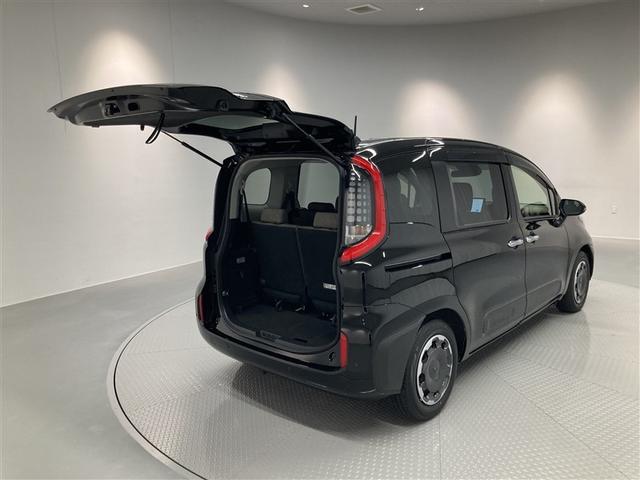 シエンタ ハイブリッドＺ　ミュージックプレイヤー接続可　バックカメラ　衝突被害軽減システム　ＥＴＣ　ドラレコ　両側電動スライド　ＬＥＤヘッドランプ　ウオークスルー　乗車定員７人　３列シート　ワンオーナー（7枚目）