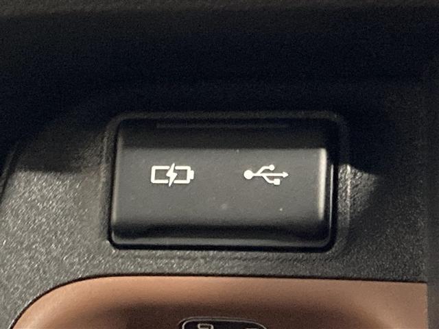 シエンタ ハイブリッドＺ　ミュージックプレイヤー接続可　バックカメラ　衝突被害軽減システム　ＥＴＣ　ドラレコ　両側電動スライド　ＬＥＤヘッドランプ　ウオークスルー　乗車定員７人　３列シート　ワンオーナー（24枚目）