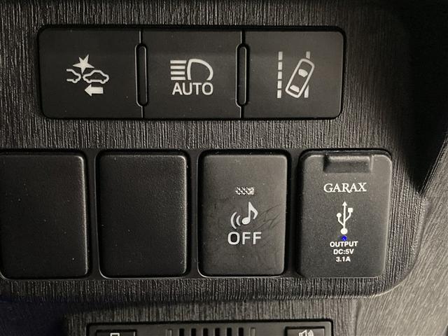 �Փ˔�Q�y���u���[�L�Ȃǂ̈��S�^�]���x�����鑕�u�𓋍ڂ��A�h���C�o�[�̈��S���T�|�[�g���܂��B