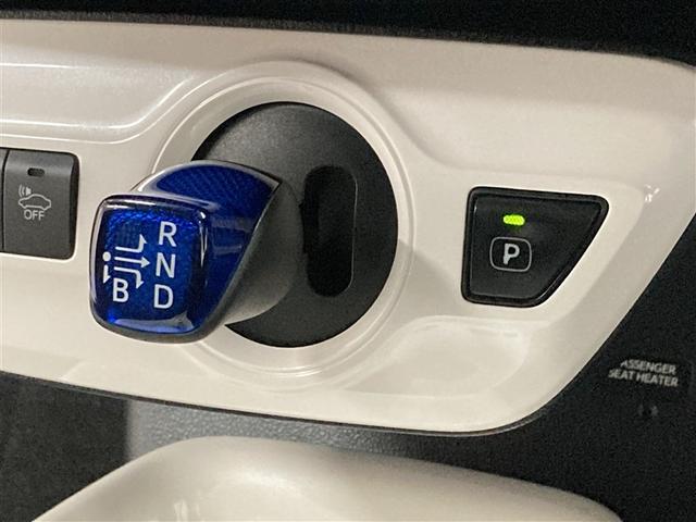 プリウス Ａツーリングセレクション　フルセグ　メモリーナビ　ＤＶＤ再生　ミュージックプレイヤー接続可　バックカメラ　衝突被害軽減システム　ＥＴＣ　ＬＥＤヘッドランプ（24枚目）