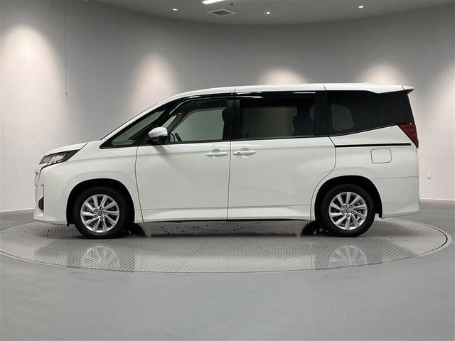 ノア ハイブリッドＧ　ＤＶＤ再生　ミュージックプレイヤー接続可　後席モニター　バックカメラ　衝突被害軽減システム　ＥＴＣ　ドラレコ　両側電動スライド　ＬＥＤヘッドランプ　乗車定員７人　３列シート　ワンオーナー（5枚目）