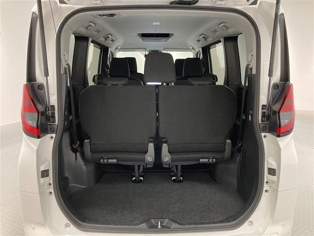 ノア ハイブリッドＧ　ＤＶＤ再生　ミュージックプレイヤー接続可　後席モニター　バックカメラ　衝突被害軽減システム　ＥＴＣ　ドラレコ　両側電動スライド　ＬＥＤヘッドランプ　乗車定員７人　３列シート　ワンオーナー（7枚目）