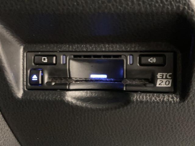 ノア ハイブリッドＧ　ＤＶＤ再生　ミュージックプレイヤー接続可　後席モニター　バックカメラ　衝突被害軽減システム　ＥＴＣ　ドラレコ　両側電動スライド　ＬＥＤヘッドランプ　乗車定員７人　３列シート　ワンオーナー（20枚目）