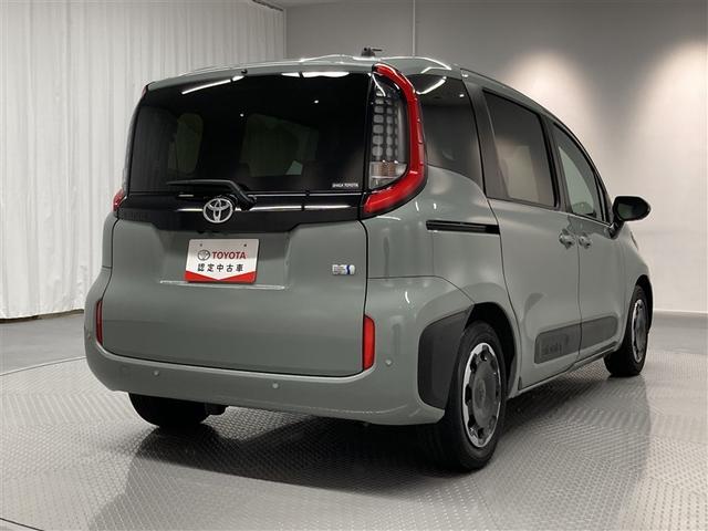 シエンタ ハイブリッドＺ　ミュージックプレイヤー接続可　バックカメラ　衝突被害軽減システム　ＥＴＣ　ドラレコ　両側電動スライド　ＬＥＤヘッドランプ　ウオークスルー　乗車定員７人　３列シート　ワンオーナー（7枚目）