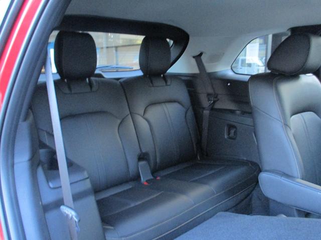 �R��ڂɂ��x���`���[�^�[������A�h���C�u�������K�ł���