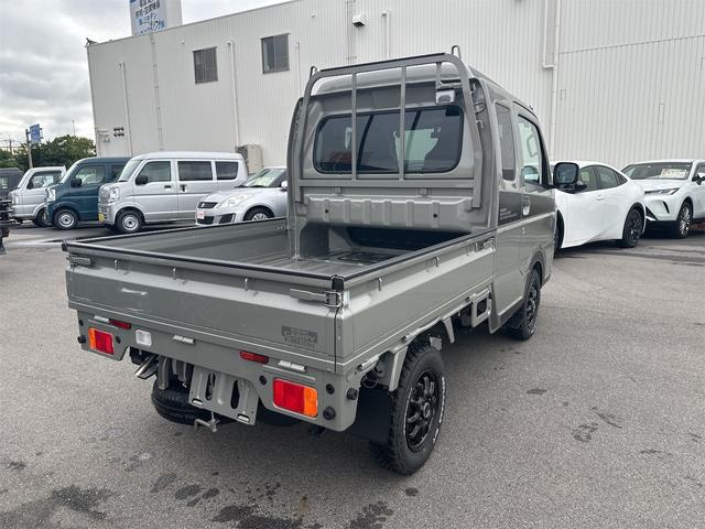スーパーキャリイ Ｘリミテッド　４ＷＤ　衝突被害軽減ブレーキ　ナビ　ワンオーナー　ＬＥＤヘッドライト　フォグランプ　社外バンパーガード　アルミホイール　社外マフラー　キーレスエントリー　５ＭＴ（8枚目）