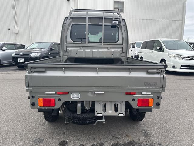 スーパーキャリイ Ｘリミテッド　４ＷＤ　衝突被害軽減ブレーキ　ナビ　ワンオーナー　ＬＥＤヘッドライト　フォグランプ　社外バンパーガード　アルミホイール　社外マフラー　キーレスエントリー　５ＭＴ（9枚目）