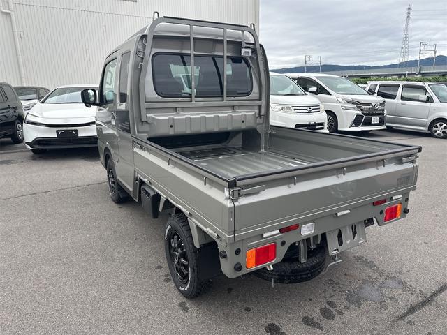 スーパーキャリイ Ｘリミテッド　４ＷＤ　衝突被害軽減ブレーキ　ナビ　ワンオーナー　ＬＥＤヘッドライト　フォグランプ　社外バンパーガード　アルミホイール　社外マフラー　キーレスエントリー　５ＭＴ（10枚目）