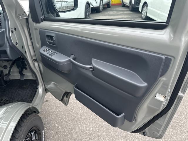 スーパーキャリイ Ｘリミテッド　４ＷＤ　衝突被害軽減ブレーキ　ナビ　ワンオーナー　ＬＥＤヘッドライト　フォグランプ　社外バンパーガード　アルミホイール　社外マフラー　キーレスエントリー　５ＭＴ（36枚目）