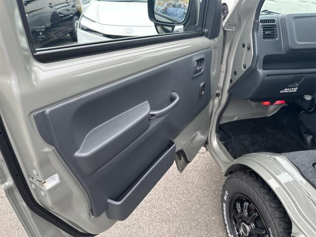 スーパーキャリイ Ｘリミテッド　４ＷＤ　衝突被害軽減ブレーキ　ナビ　ワンオーナー　ＬＥＤヘッドライト　フォグランプ　社外バンパーガード　アルミホイール　社外マフラー　キーレスエントリー　５ＭＴ（39枚目）