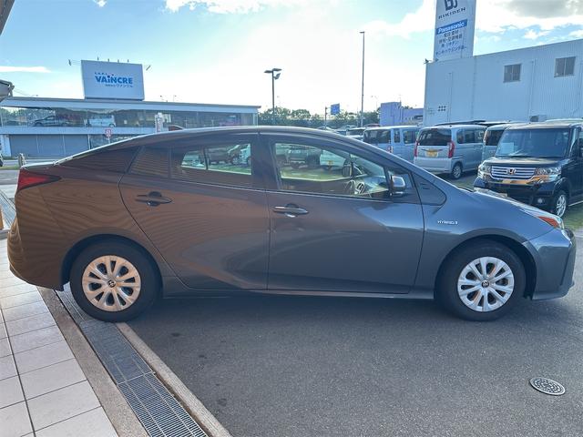 プリウス Ｓ　トヨタセーフティセンス　ワンオーナー　ナビＴＶ　Ｂｌｕｅｔｏｏｔｈ　ＬＥＤヘッドライト　ドライブレコーダー　ＥＴＣ　スマートキー　プッシュスタート　クルーズコントロール　整備記録簿（7枚目）