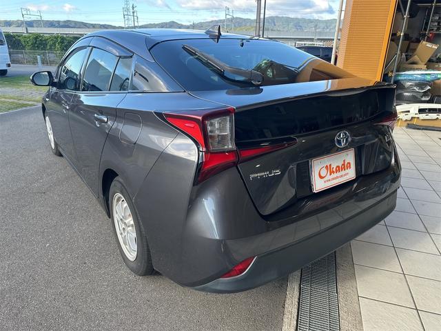 プリウス Ｓ　トヨタセーフティセンス　ワンオーナー　ナビＴＶ　Ｂｌｕｅｔｏｏｔｈ　ＬＥＤヘッドライト　ドライブレコーダー　ＥＴＣ　スマートキー　プッシュスタート　クルーズコントロール　整備記録簿（9枚目）