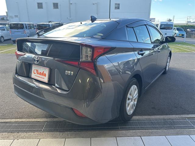 プリウス Ｓ　トヨタセーフティセンス　ワンオーナー　ナビＴＶ　Ｂｌｕｅｔｏｏｔｈ　ＬＥＤヘッドライト　ドライブレコーダー　ＥＴＣ　スマートキー　プッシュスタート　クルーズコントロール　整備記録簿（10枚目）