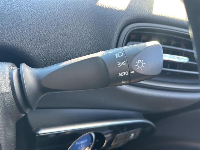 プリウス Ｓ　トヨタセーフティセンス　ワンオーナー　ナビＴＶ　Ｂｌｕｅｔｏｏｔｈ　ＬＥＤヘッドライト　ドライブレコーダー　ＥＴＣ　スマートキー　プッシュスタート　クルーズコントロール　整備記録簿（27枚目）