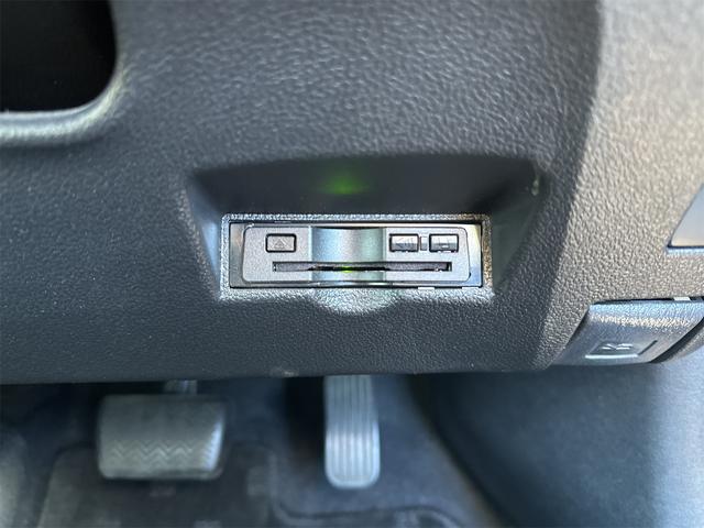 プリウス Ｓ　トヨタセーフティセンス　ワンオーナー　ナビＴＶ　Ｂｌｕｅｔｏｏｔｈ　ＬＥＤヘッドライト　ドライブレコーダー　ＥＴＣ　スマートキー　プッシュスタート　クルーズコントロール　整備記録簿（31枚目）